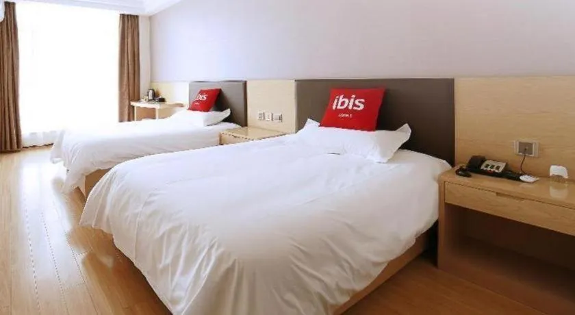 Bed in ibis Tianjin Wuqing Hotel