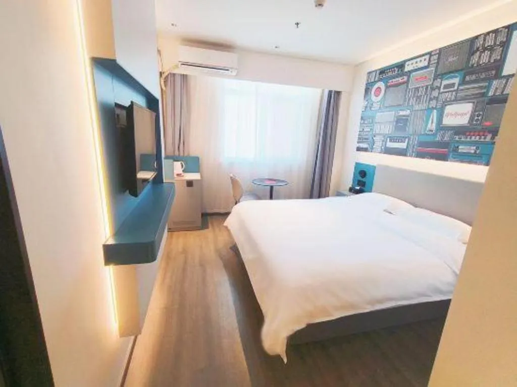 Bed in ibis Tianjin Wuqing Hotel