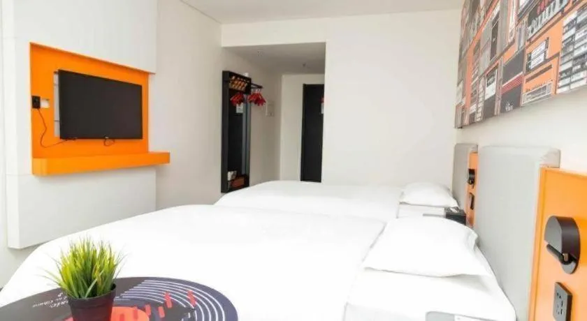 Bed in ibis Tianjin Wuqing Hotel