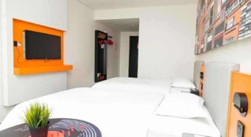 Bed in ibis Tianjin Wuqing Hotel