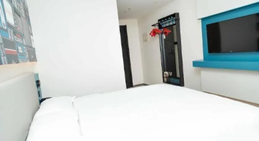 Bed in ibis Tianjin Wuqing Hotel