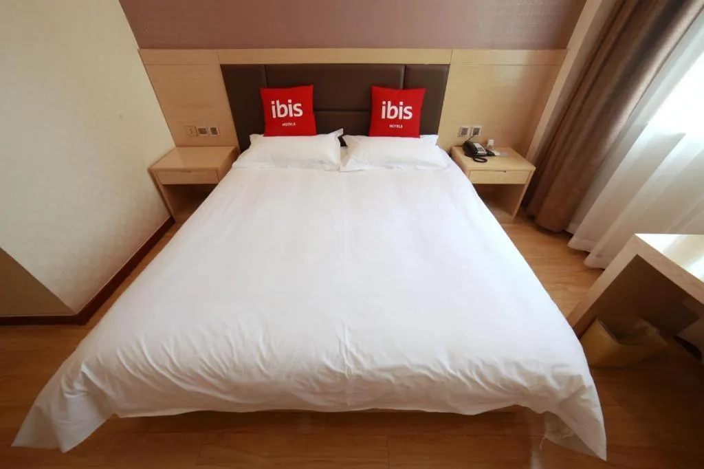 Bed in ibis Tianjin Wuqing Hotel