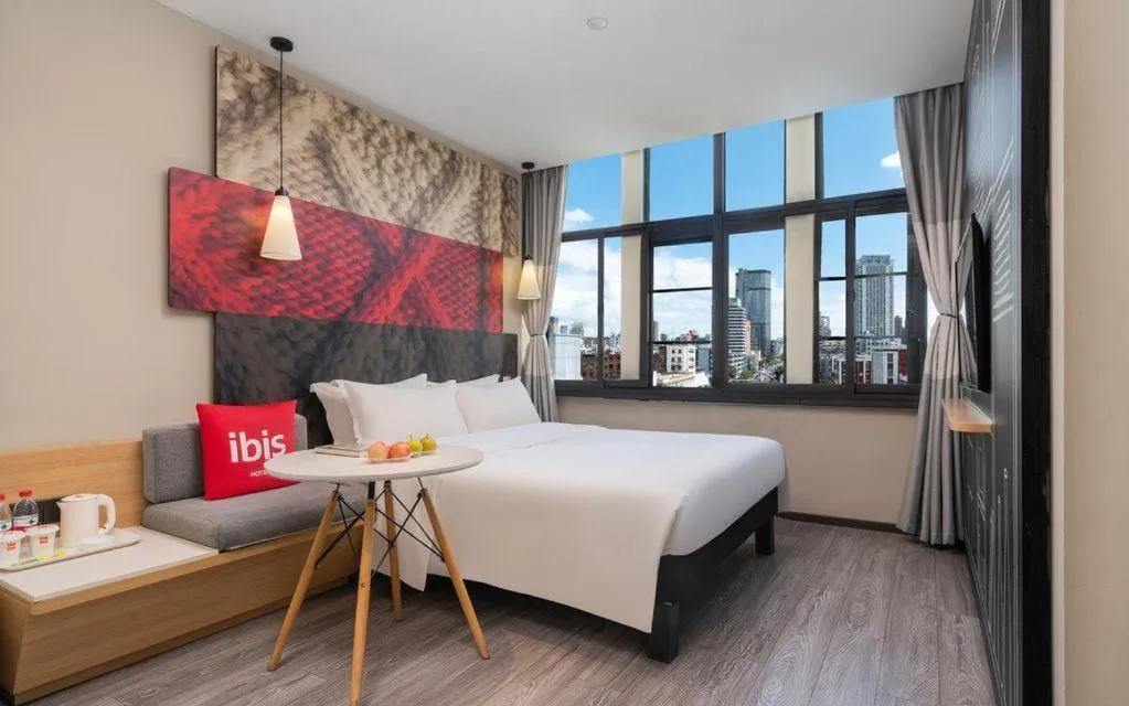 Bed in ibis Kunming Beijing Rd