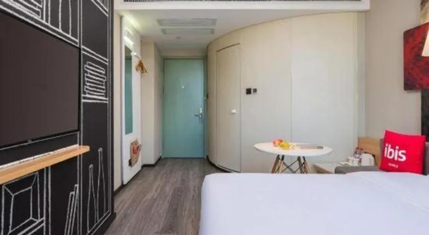 Bed in ibis Kunming Beijing Rd