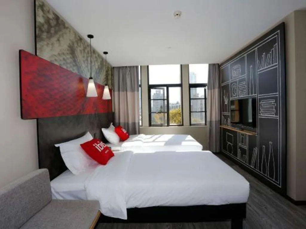 Bed in ibis Kunming Beijing Rd