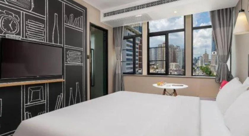 Bed in ibis Kunming Beijing Rd