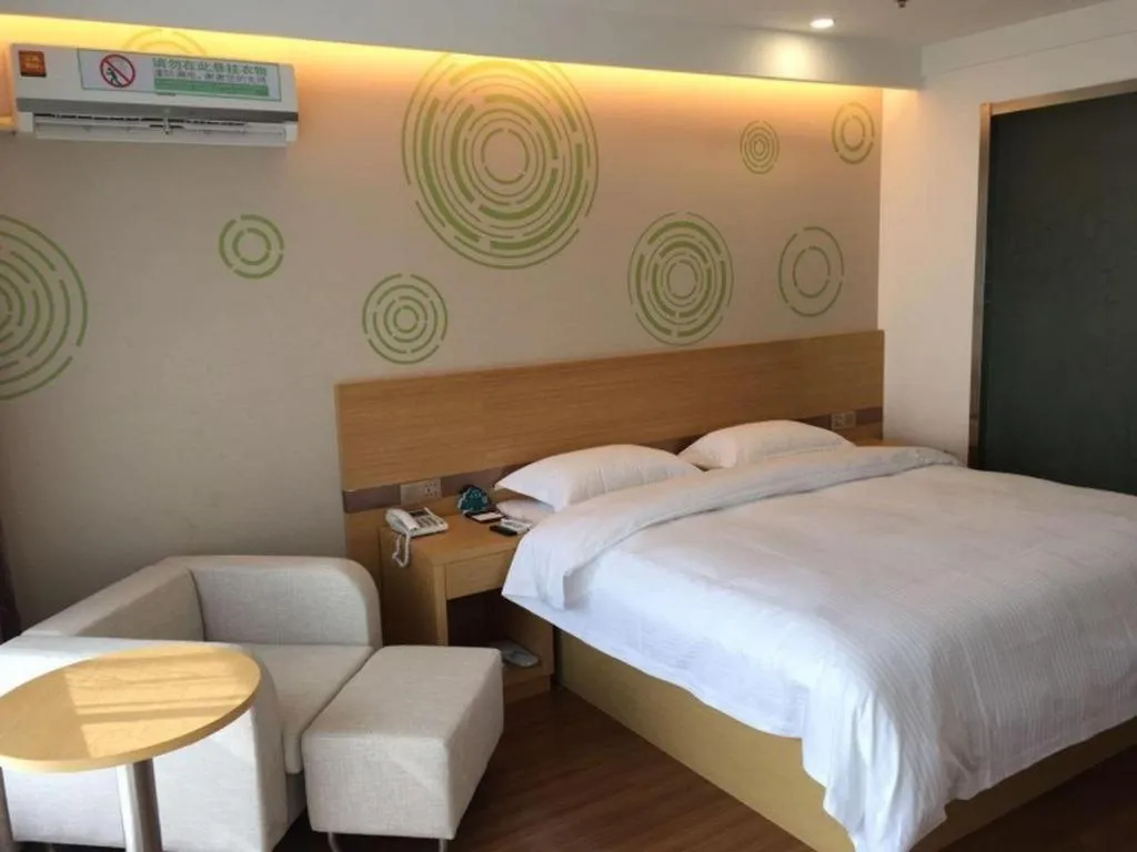 Bed in GreenTree Inn Yancheng Jiefang Road Express Hotel