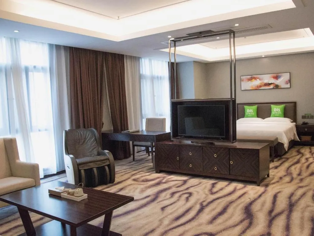 Bed in ibis Styles Nanjing Qilin Gate Hotel