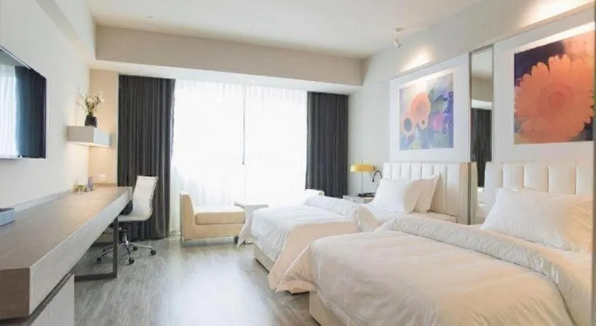 Bed in Jinjiang Metropolo Hotel - Hangzhou Xiasha