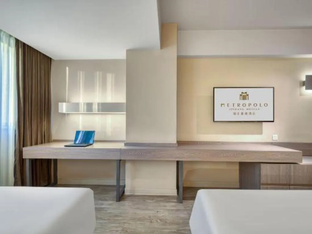 Bed in Jinjiang Metropolo Hotel - Hangzhou Xiasha