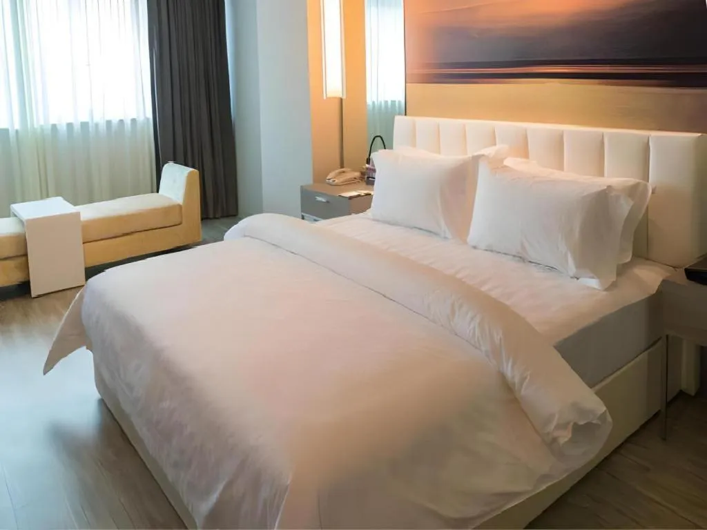 Bed in Jinjiang Metropolo Hotel - Hangzhou Xiasha