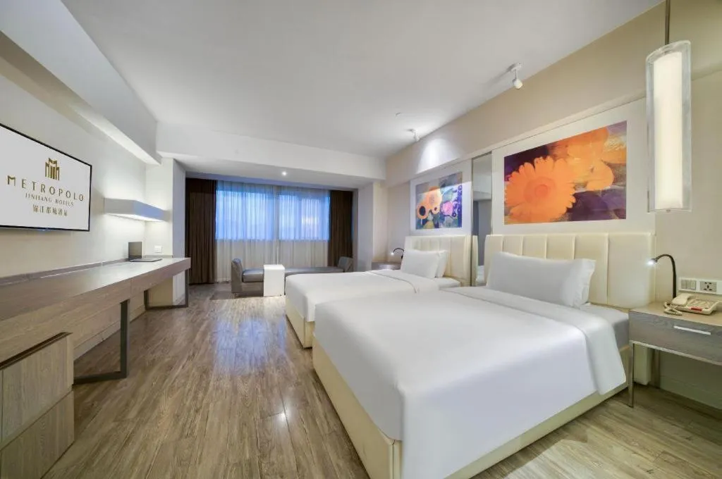 Bed in Jinjiang Metropolo Hotel - Hangzhou Xiasha