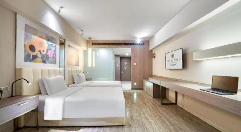 Bed in Jinjiang Metropolo Hotel - Hangzhou Xiasha