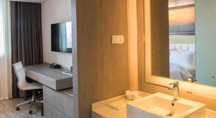 Bed in Jinjiang Metropolo Hotel - Hangzhou Xiasha