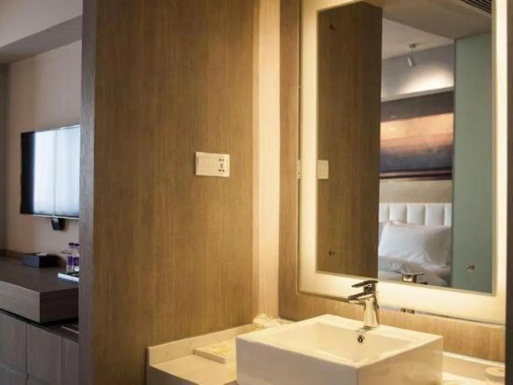 Bed in Jinjiang Metropolo Hotel - Hangzhou Xiasha