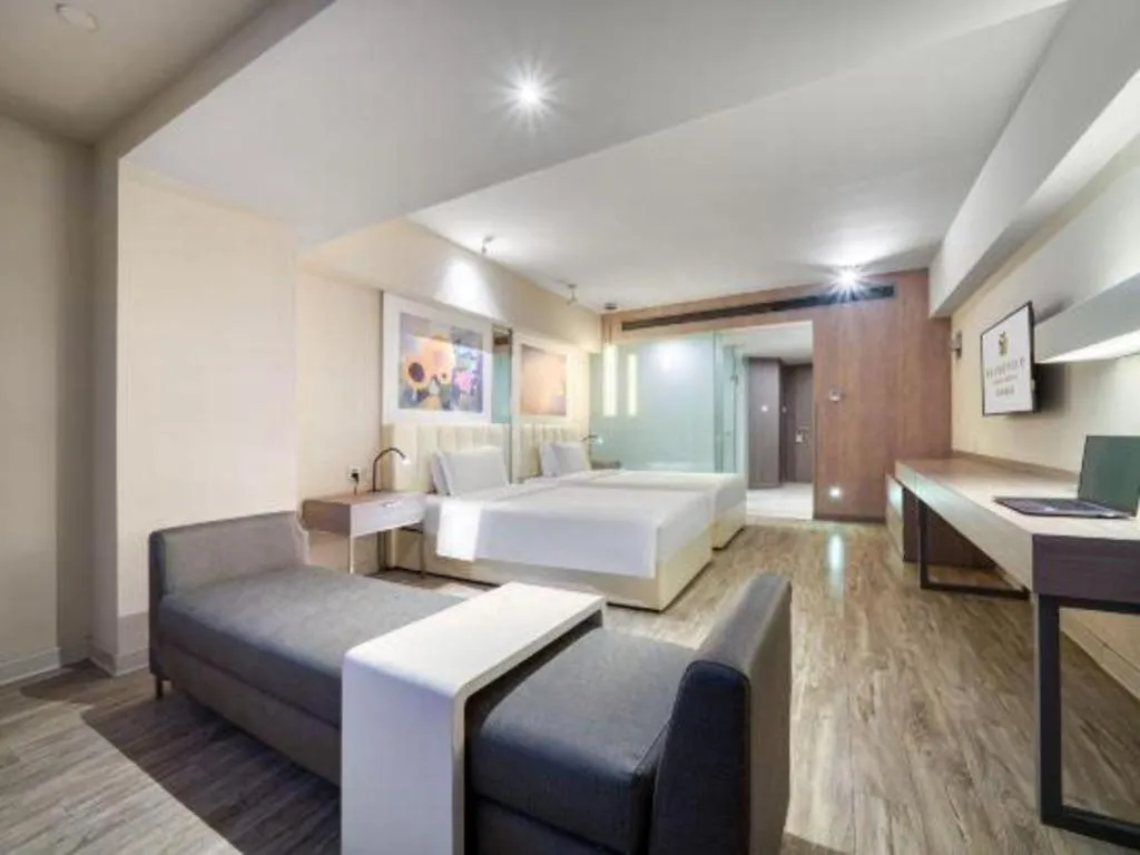 Bed in Jinjiang Metropolo Hotel - Hangzhou Xiasha