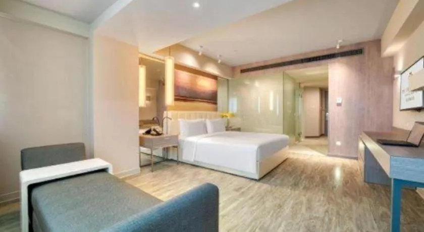 Bed in Jinjiang Metropolo Hotel - Hangzhou Xiasha