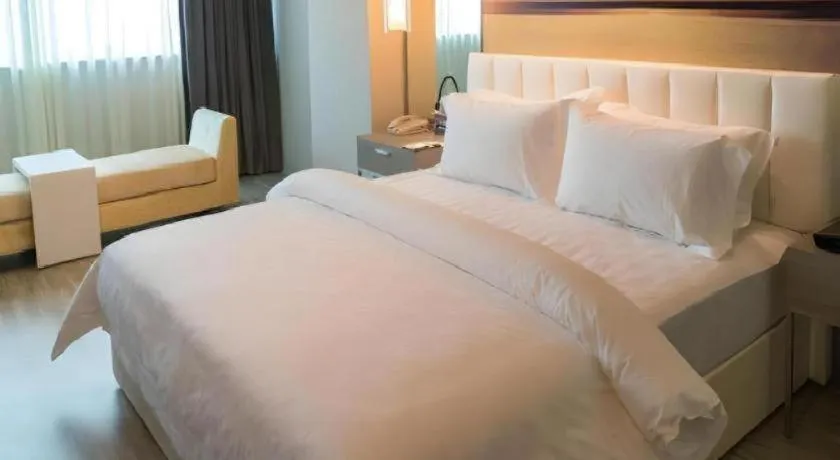 Bed in Jinjiang Metropolo Hotel - Hangzhou Xiasha