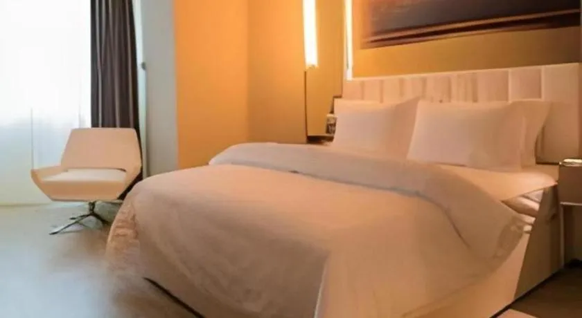 Bed in Jinjiang Metropolo Hotel - Hangzhou Xiasha