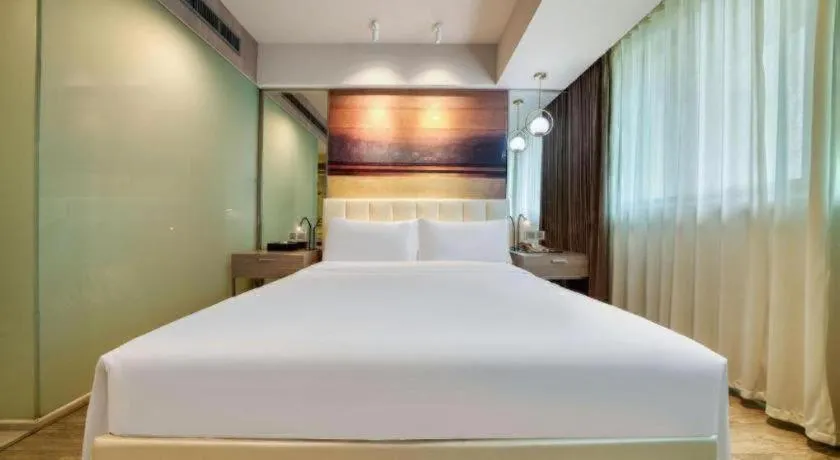 Bed in Jinjiang Metropolo Hotel - Hangzhou Xiasha