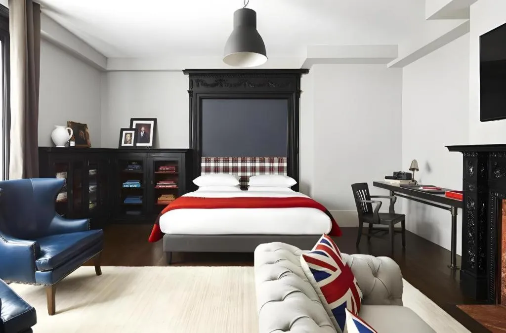 Bed in The George Montclair