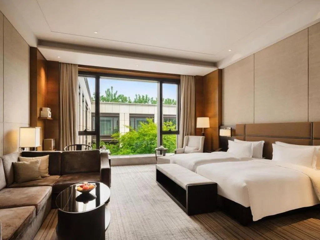 Bed in Fortune Grove Hotel Beijing