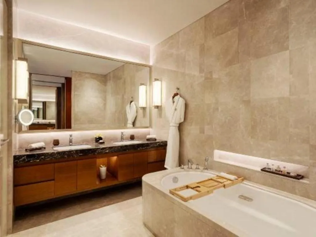 Bed in Fortune Grove Hotel Beijing