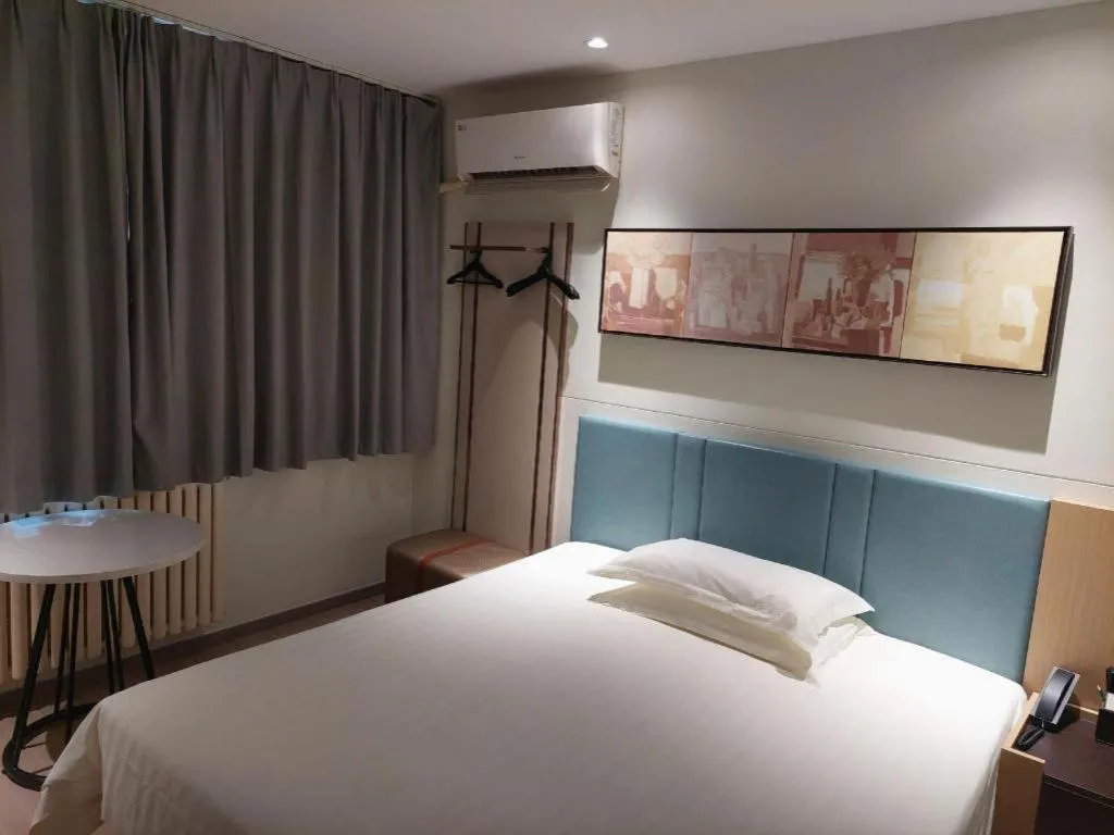 Bed in Jinjiang Inn Zibo People's Park Liuquan Road