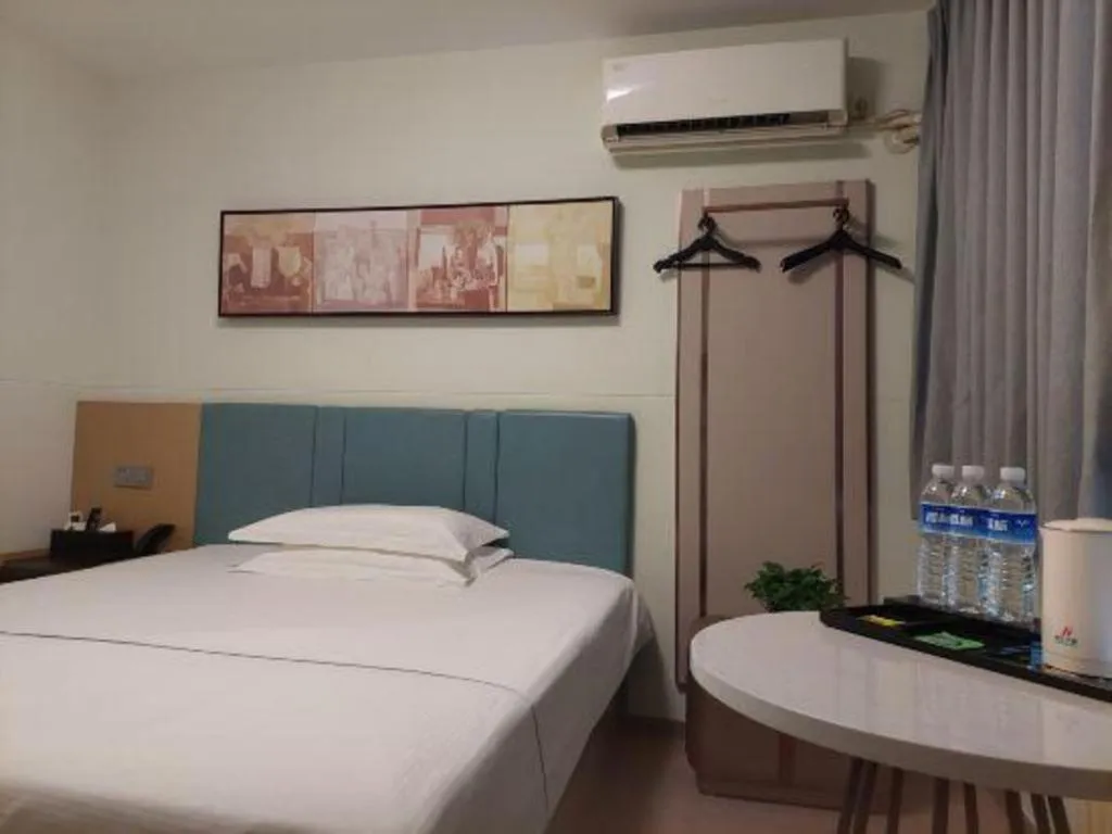 Bed in Jinjiang Inn Zibo People's Park Liuquan Road