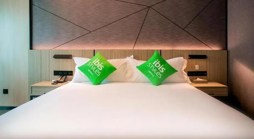 Bed in ibis Styles Dongguan Chang-an Wanda Plaza Hotel