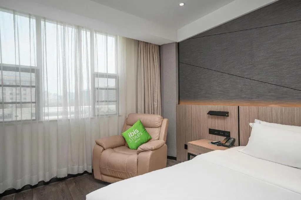 Bed in ibis Styles Dongguan Chang-an Wanda Plaza Hotel