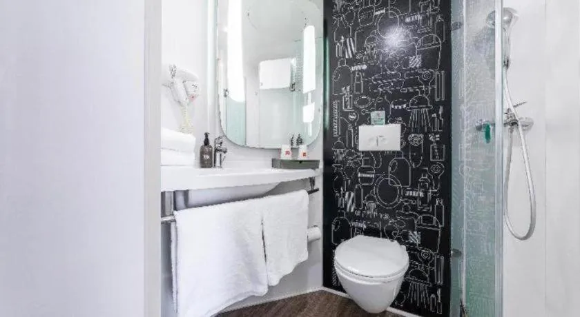 ibis Chengdu East Railway Station Hotel