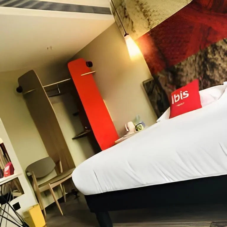 Bed in ibis Chengdu East Railway Station Hotel