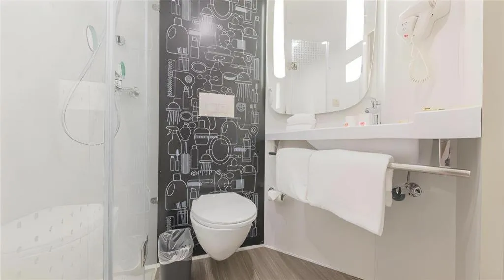 ibis Chengdu East Railway Station Hotel