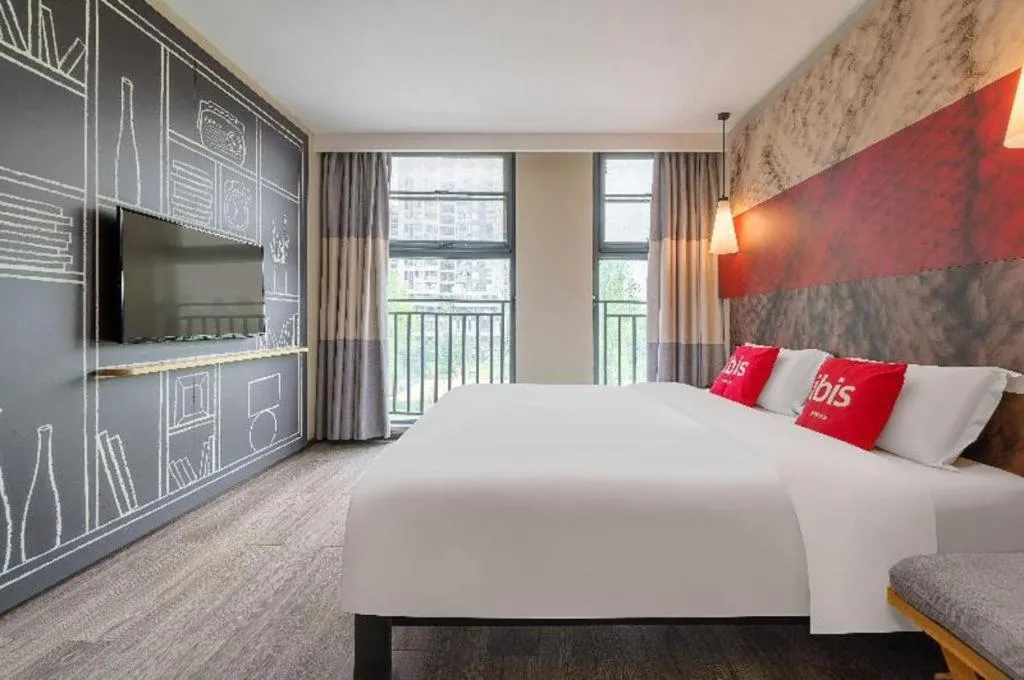 Bed in ibis Chengdu East Railway Station Hotel
