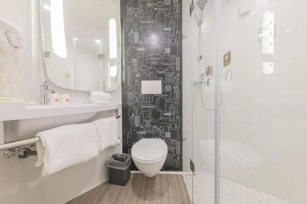 ibis Chengdu East Railway Station Hotel