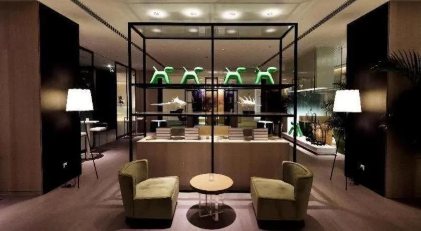 Jinjiang Metropolo Shanghai Xujiahui Nanhuating Hotel