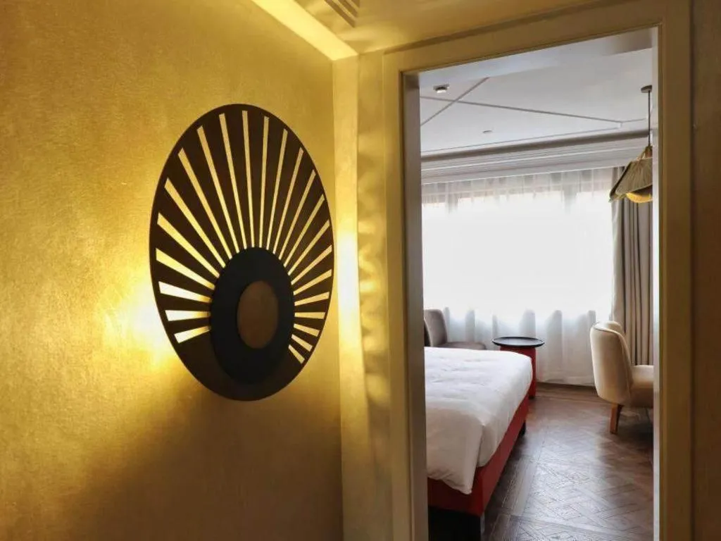 Bed in Jinjiang Metropolo Shanghai Xujiahui Nanhuating Hotel