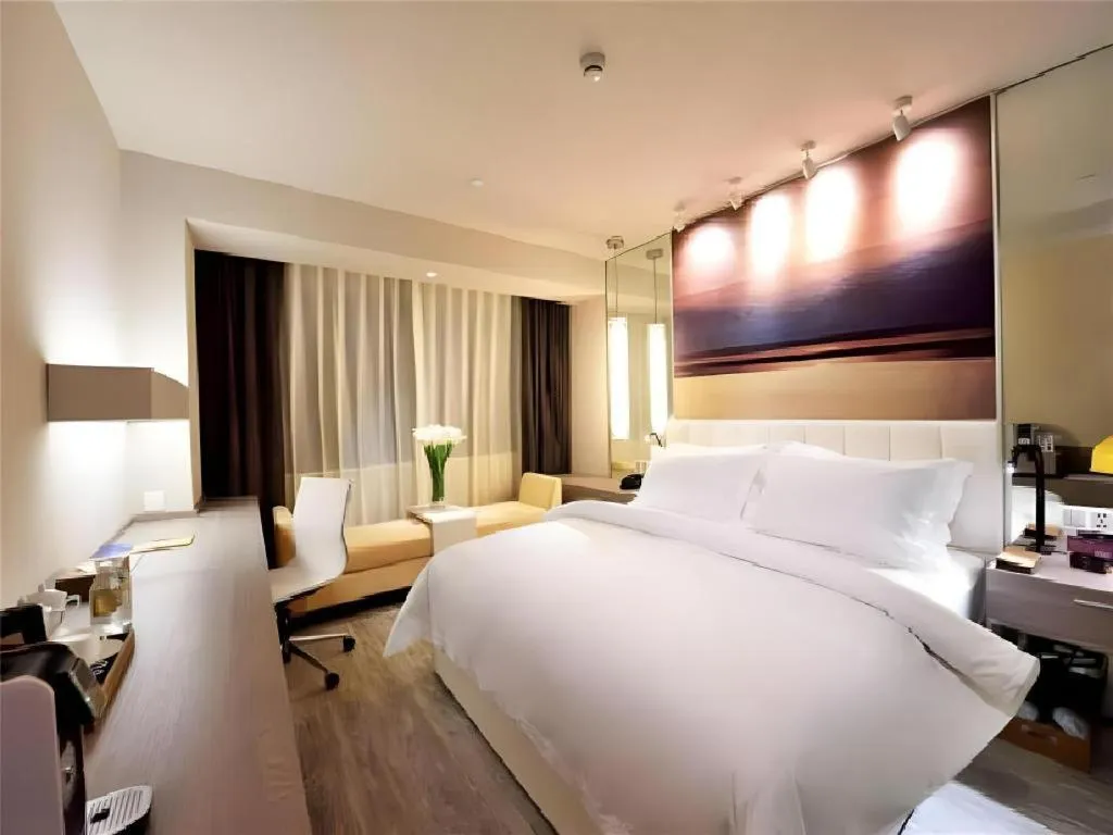 Bed in Jinjiang Metropolo Shanghai Xujiahui Nanhuating Hotel