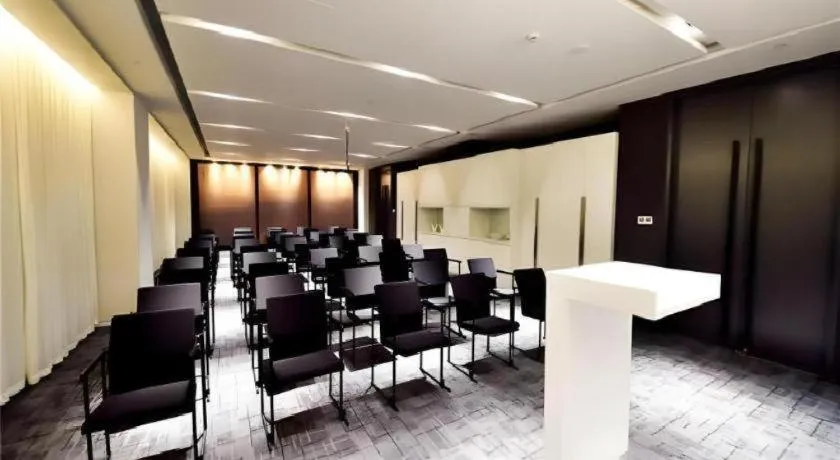 Jinjiang Metropolo Shanghai Xujiahui Nanhuating Hotel