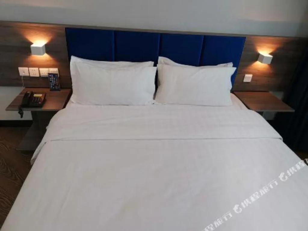 Bed in 7 Days Inn Lvliang Bus Terminal