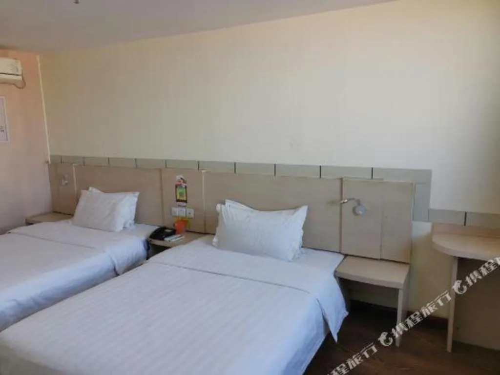 Bed in 7 Days Inn Lvliang Bus Terminal