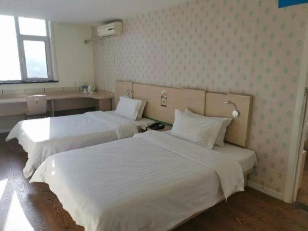 Bed in 7 Days Inn Lvliang Bus Terminal