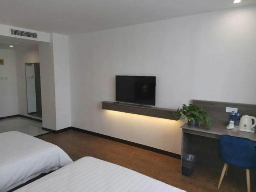 Bed in 7 Days Inn Lvliang Bus Terminal