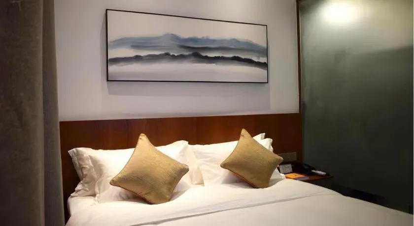 Bed in H Life Hotel (Shenzhen Sea World Branch)