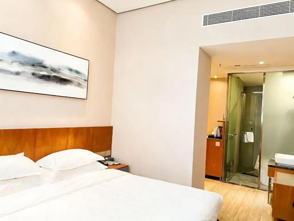 Bed in H Life Hotel (Shenzhen Sea World Branch)