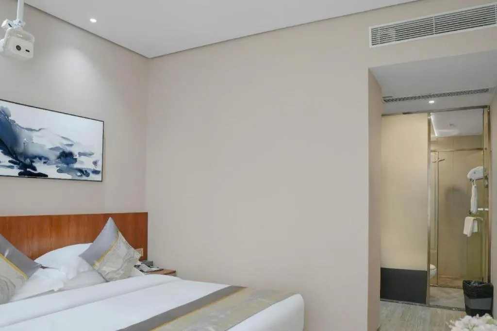 Bed in H Life Hotel (Shenzhen Sea World Branch)