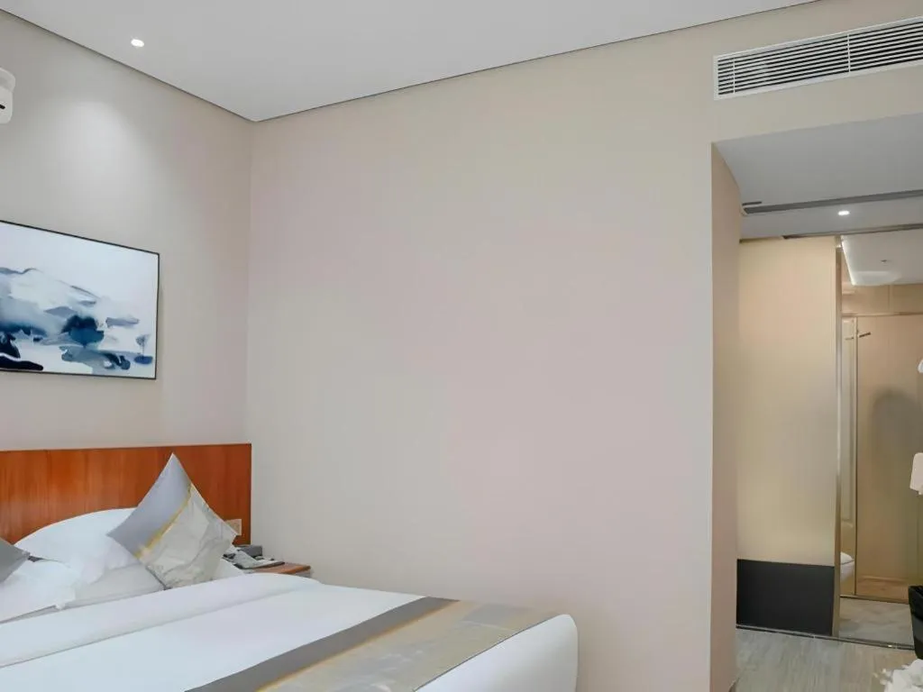 Bed in H Life Hotel (Shenzhen Sea World Branch)