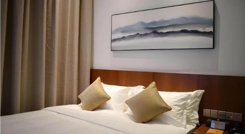 Bed in H Life Hotel (Shenzhen Sea World Branch)