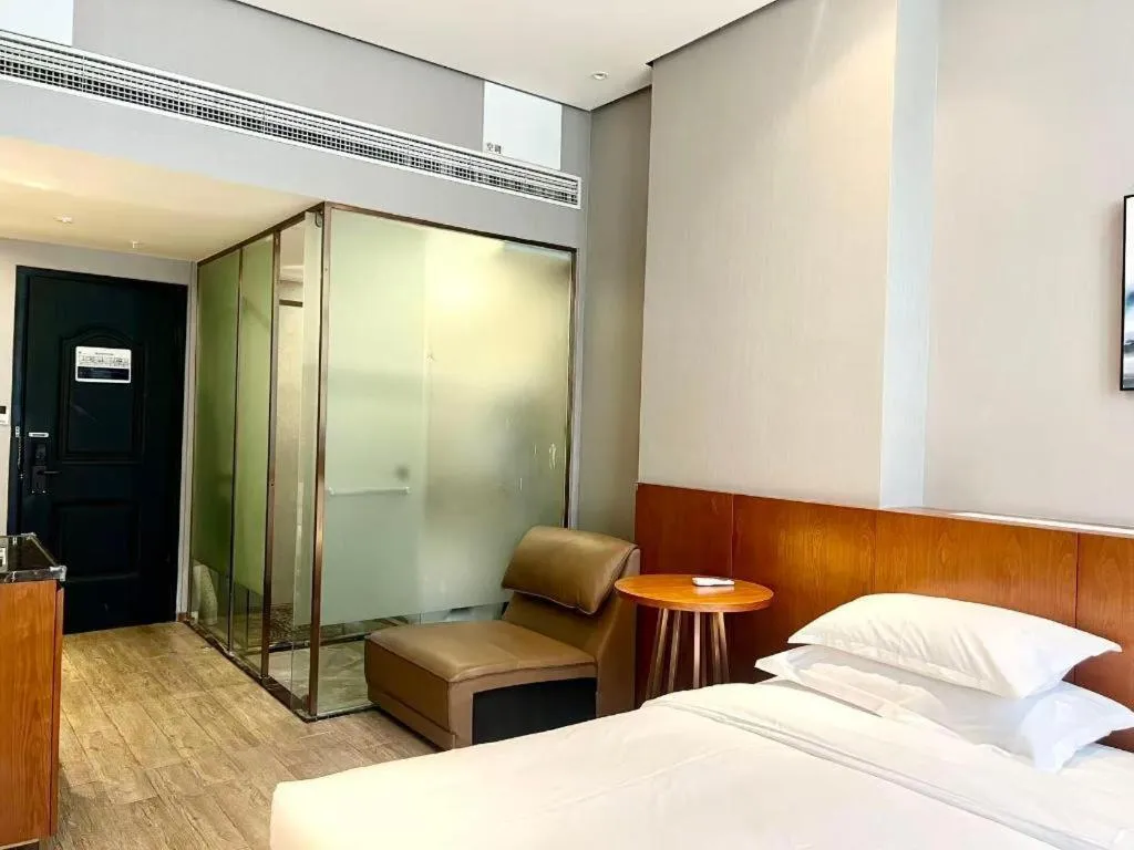 Bed in H Life Hotel (Shenzhen Sea World Branch)